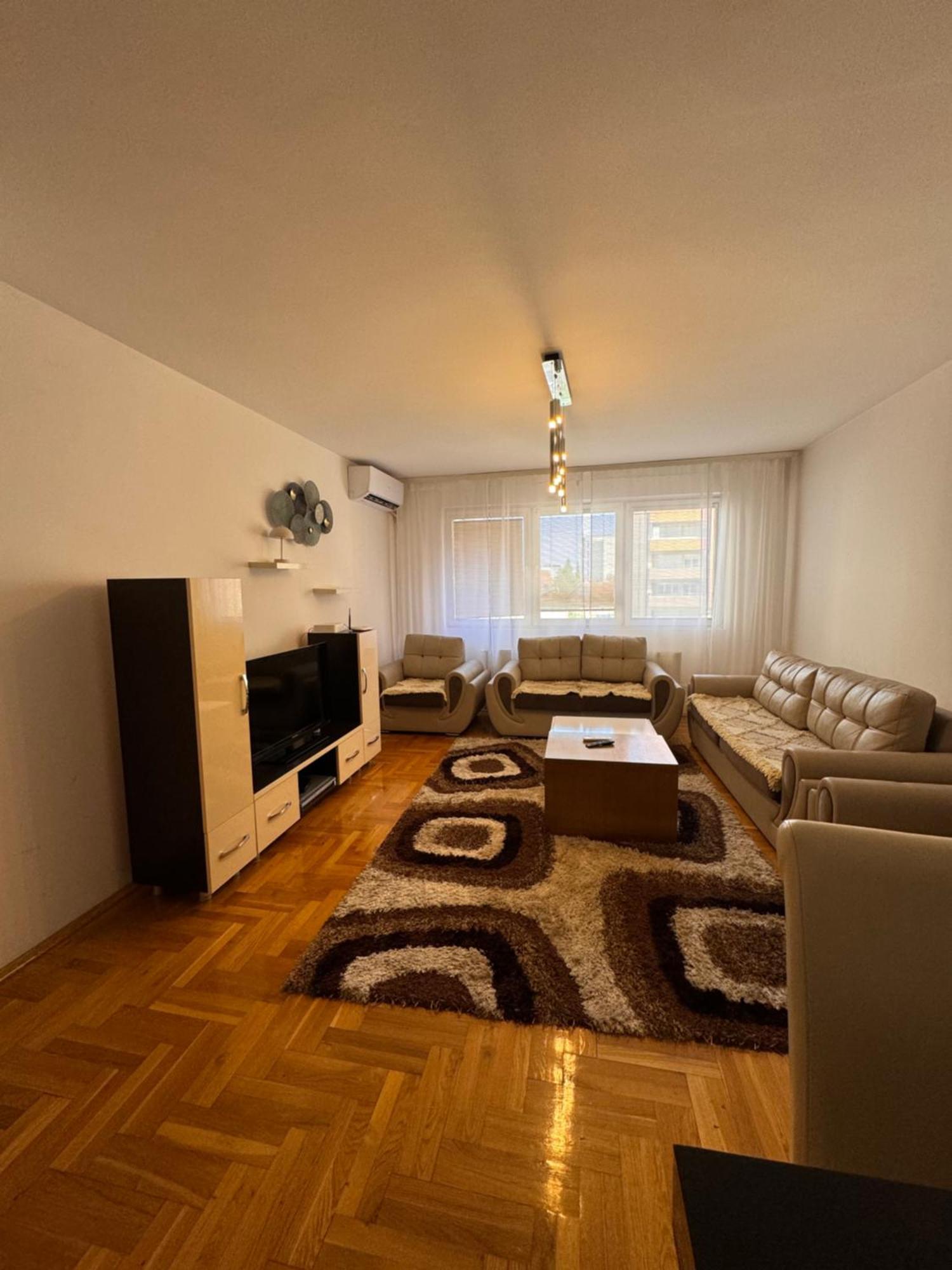 Big Spacious Apartment In Pej Center With Wi-Fi Peje Extérieur photo